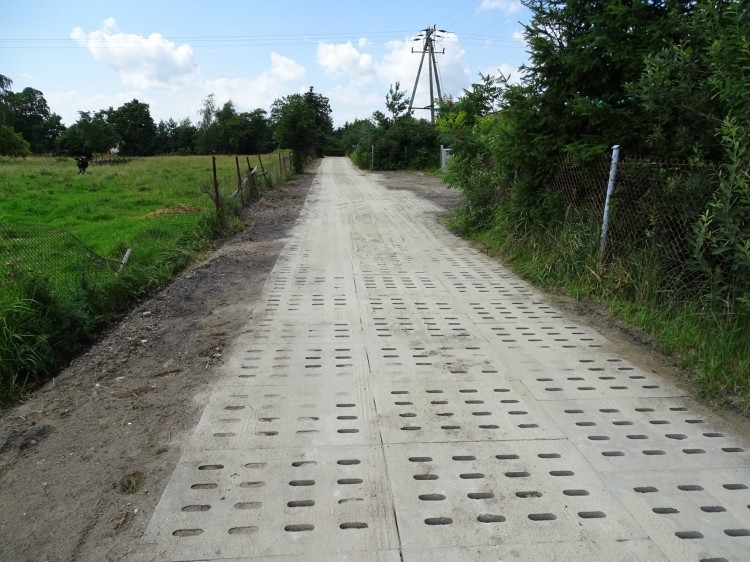 Gmina Sztum: Będą nowe kilometry dróg z płyt jumbo. Ratusz podpisał&#8230;