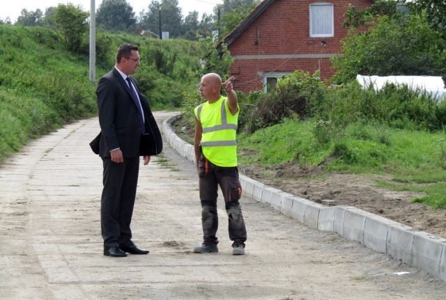 Pogorzała Wieś : Trwają prace inwestycyjne związane z przebudową drogi gminnej - 28.08.2017