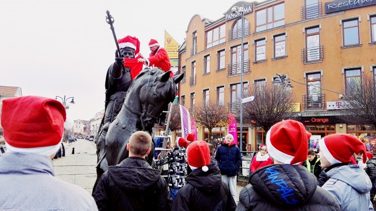 Król stał się św.Mikołajem... Doroczny happening malborskiego oddziału&#8230;