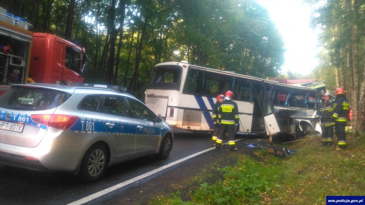 Zderzenie ciężarówki z autobusem przewożącym dzieci, zginęły dwie&#8230;