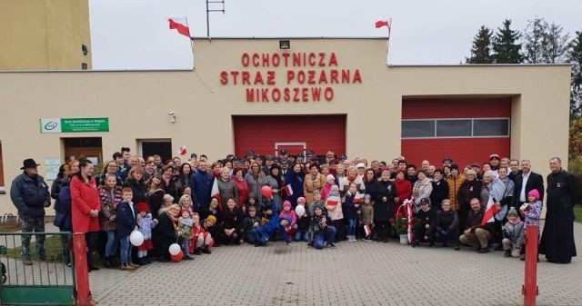 Obchody 100.rocznicy odzyskania niepodległości przez Polskę w Mikoszewie.