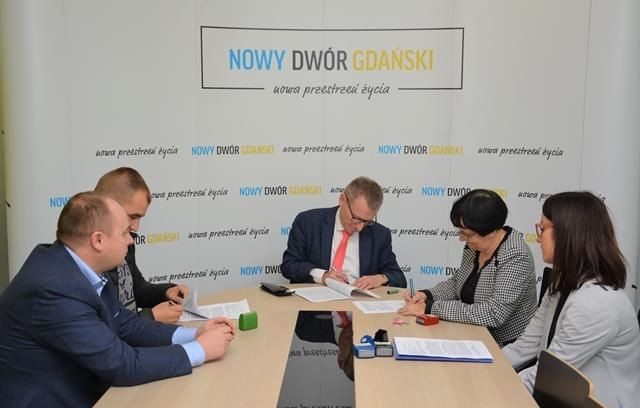 I etap przebudowy ulicy Uroczej w Nowym Dworze Gdańskim. Podpisanie umowy.