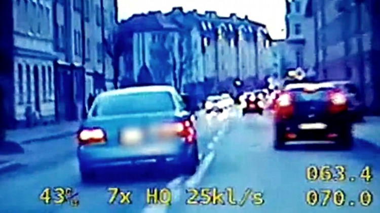 „Amerykański” pościg w Elblągu. 17- latek uciekał kradzionym autem.&#8230;