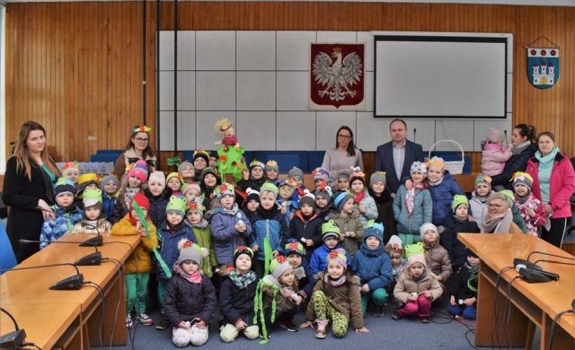 Wiosenna wizyta przedszkolaków w Urzędzie Miasta w Nowym Dworze Gdańskim
