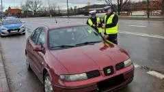 Malbork. Policjanci rozdawali apteczki samochodowe dla kierowców w ramach&#8230;
